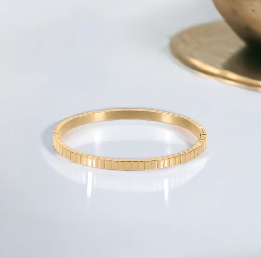 Gold Pria Bangle